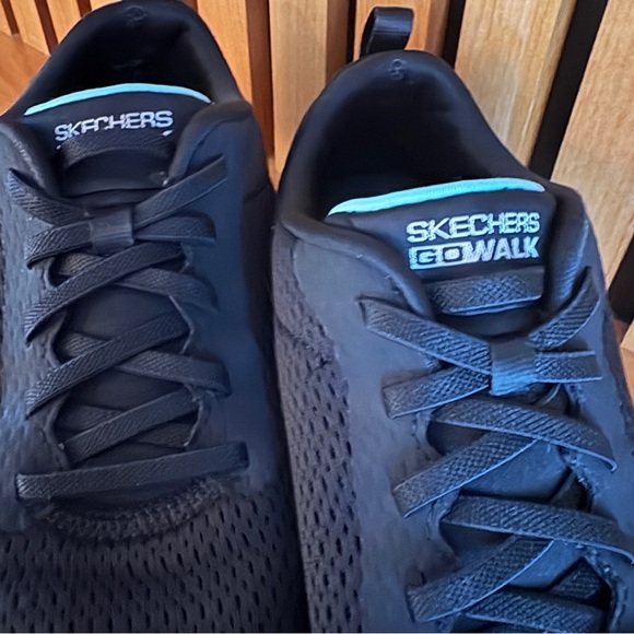 Skechers Women's Black Athletic Shoes - Picture 2 of 6
